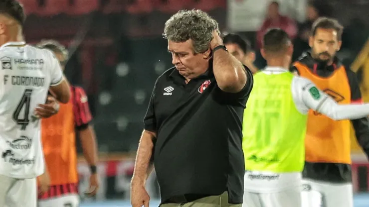 Alajuelense está en serios problemas.