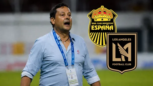Jeaustin Campos dirigiendo a Real España en el estadio Morazán de San Pedro Sula.