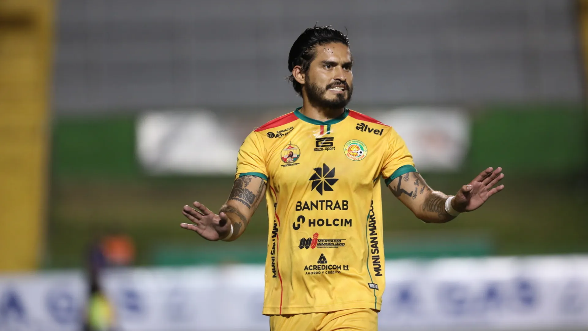 Carlos Estrada explotó al hablar sobre la pesadilla que se vive en Marquense. (Foto: Juan Manuel Mijangos)