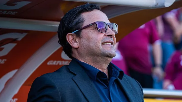 Jeaustin Campos le abre las puertas a Saprissa.