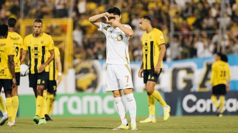 Son festeja el gol de penal que le anotó a Real España.