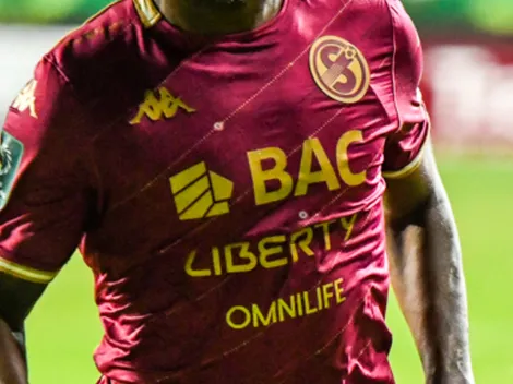 Saprissa lo dejó ir, llegó hace días a su nuevo equipo y ahora podría volver a cambiar de club