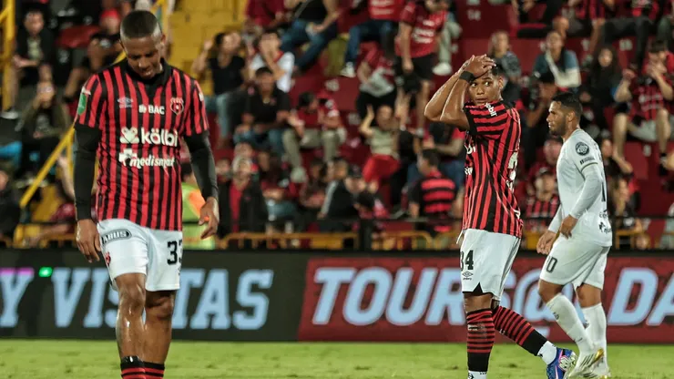 Alajuelense fue perjudicado por el arbitraje.