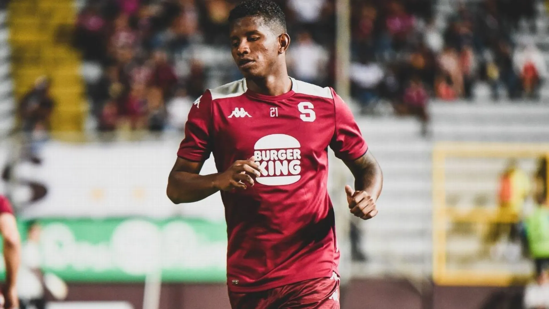 Fidel Escobar no llega físicamente al clásico. (Foto: Saprissa)
