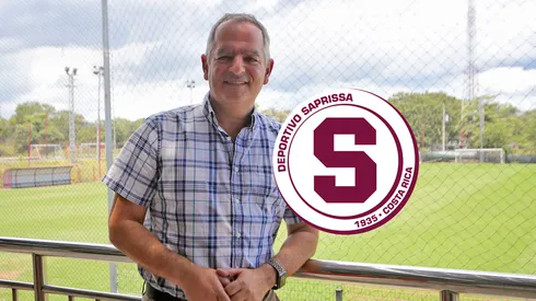 El manudo posó con la camiseta de Saprissa.