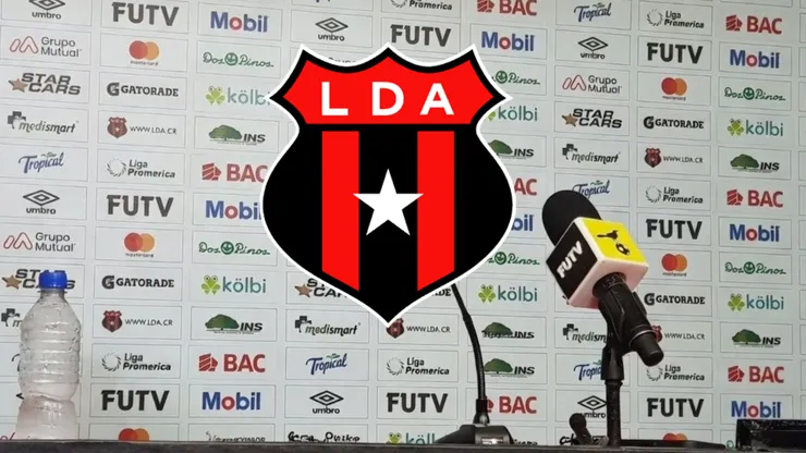 Figura rojinegra alza la voz.