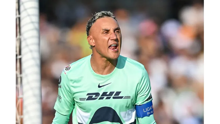 Keylor Navas con Pumas