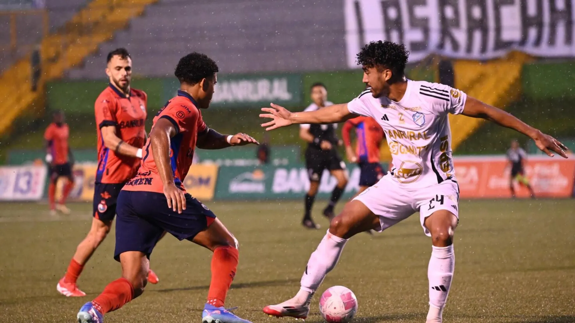Municipal y Comunicaciones chocaron por última vez el 19 de octubre, en un Clásico que finalizó 0-0.