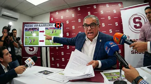 Presidente del Saprissa le da un golpe bajo a Alajuelense