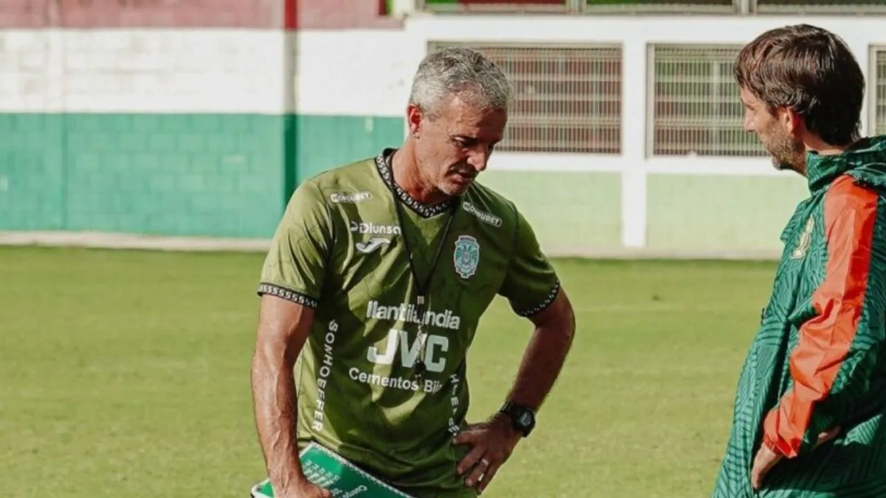 Pablo Lavallén volverá a los banquillos tras ser suspendido por la Liga Nacional de Honduras.