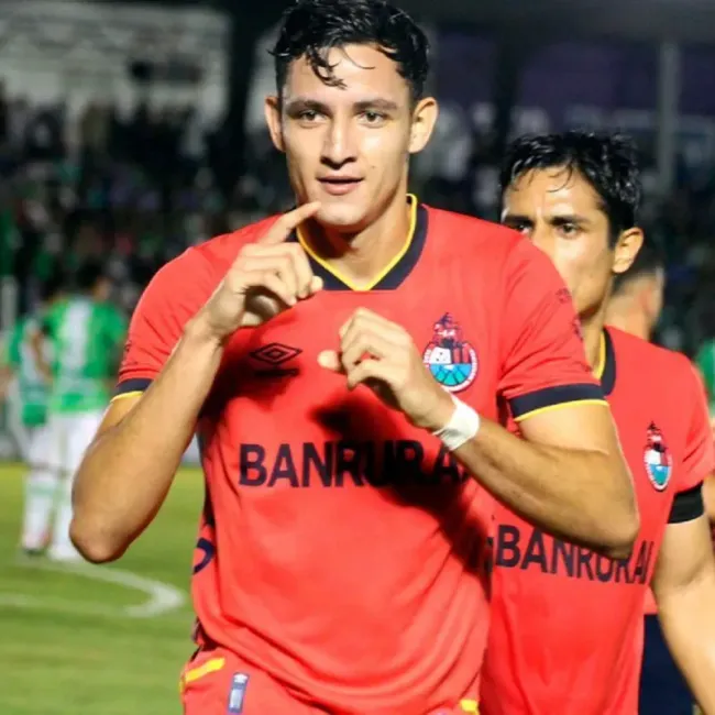 Martínez sufrió un esguince.