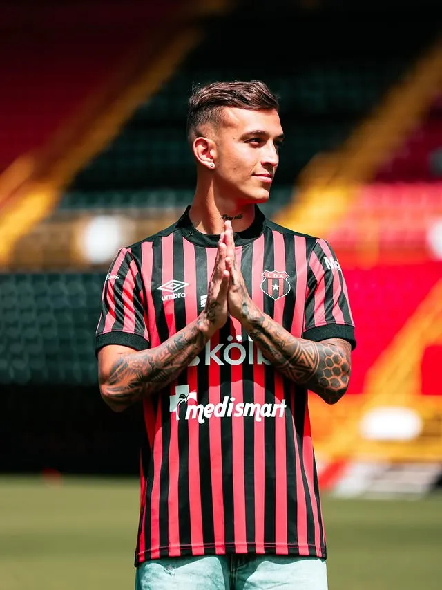 La Cueva no impresionó a Kenneth Vargas (Instagram).