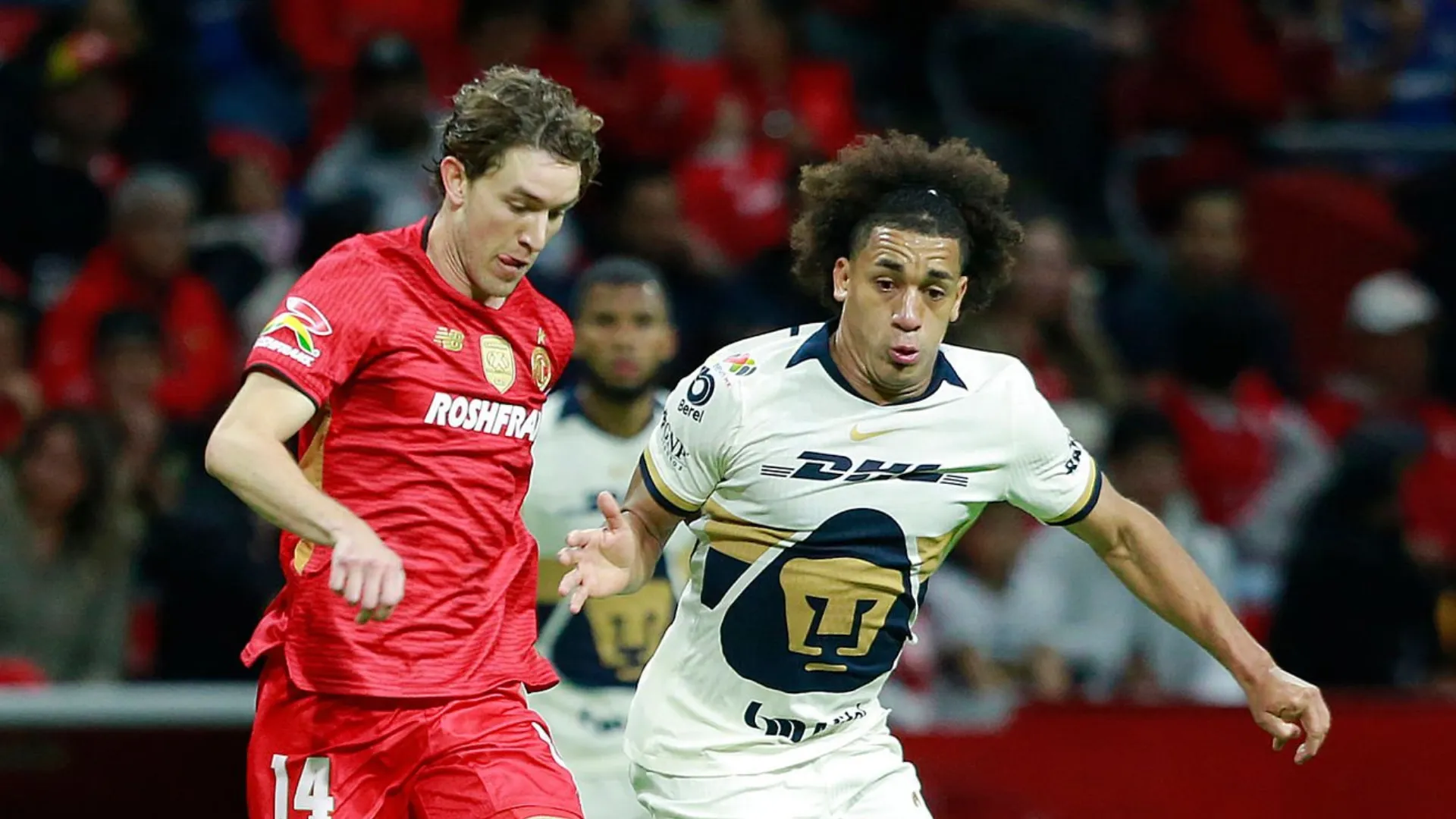 Carrasquilla persigue de cerca a Ruiz. (Foto: Getty)