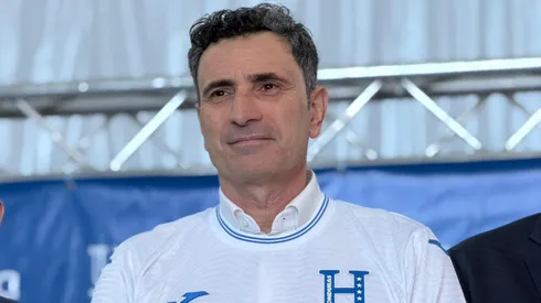 José Francisco Molina de 55 años fue presentado como el nuevo entrenador de la Selección de Honduras. Foto: Grupo Opsa.