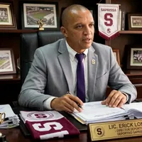 Saprissa ya conversa con varios jugadores