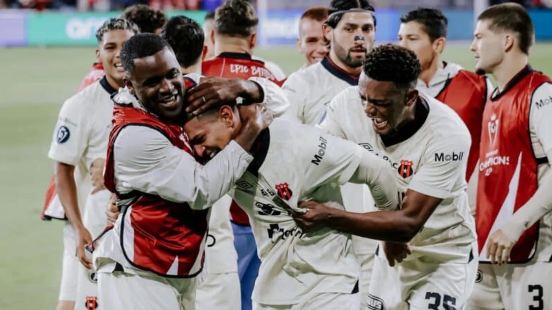 Alejandro Bran fue una de las claves del empate.