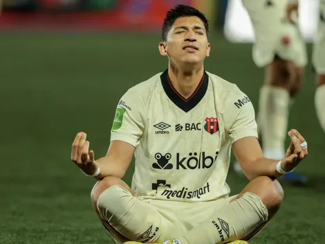 Zaldívar tiene un encuentro que sorprende en Alajuelense