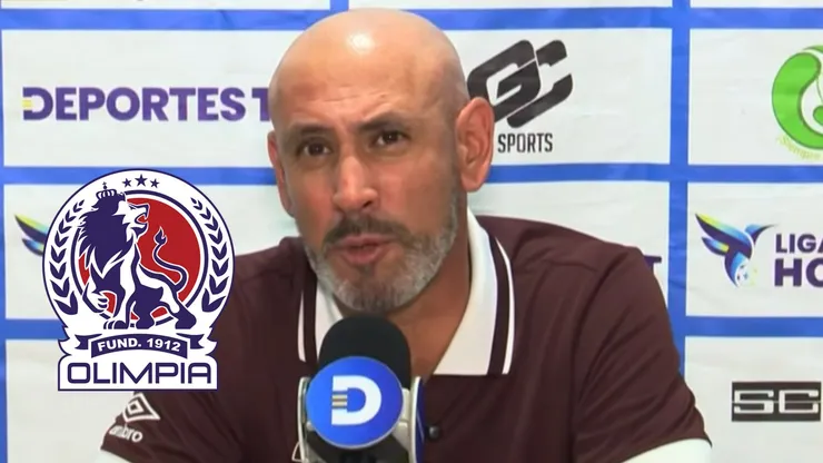 Eduardo Espinel durante una conferencia de prensa tras un encuentro de Liga Nacional. Foto: Deportes TVC.