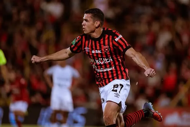 José Alvarado anotó por primera vez en la máxima categoría tica (LDA).