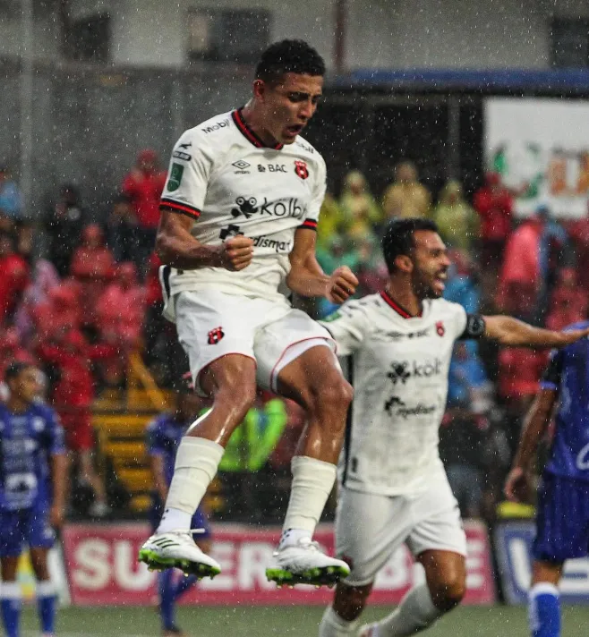 Daniel Chacón se recupera de una grave lesión (Instagram).