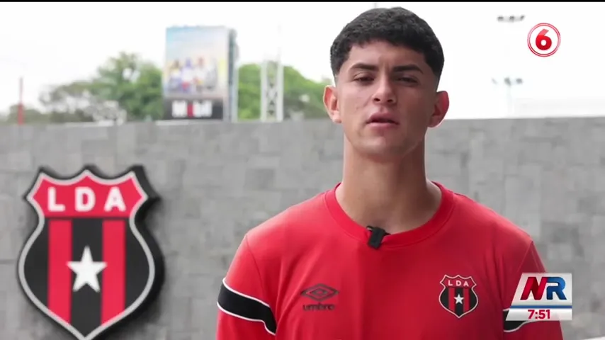 Esteban Cruz está jugando en la AD Sarchí (Repretel).