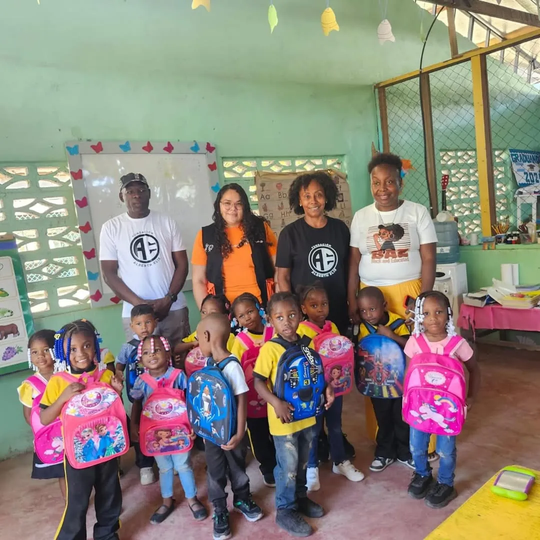Alberth Elis realiza distintos donativos a centros educativos de Honduras. Foto: Fundación Alberth Elis.