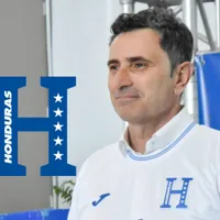 José Francisco Molina captado de la forma más inusual mientras confecciona la convocatoria de Honduras para el amistoso contra Perú