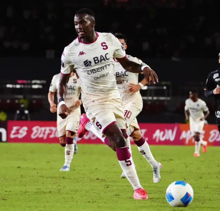 Escoe duró menos de seis meses en Tibás (Instagram).