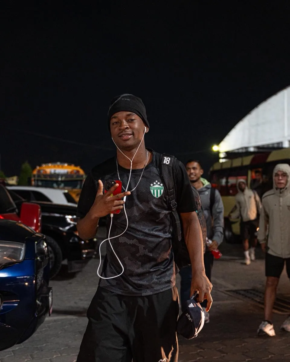 Titiman en su último juego con Antigua.