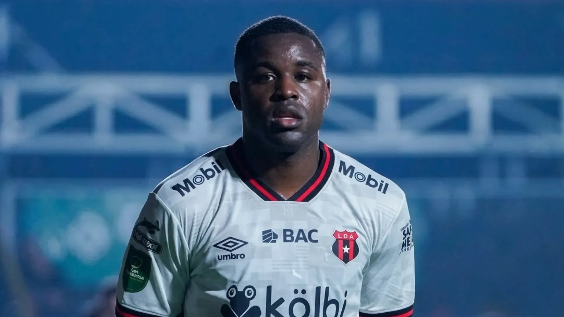 Joel Campbell está en la cuerda floja.