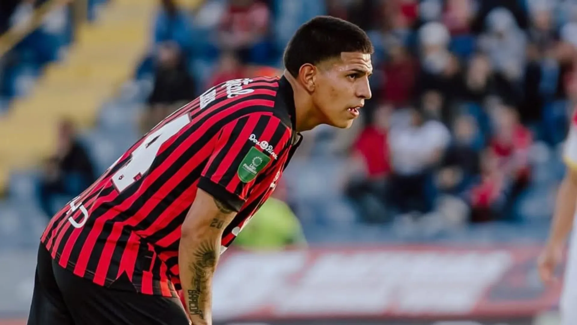 Alejandro Bran es apuntado por los manudos.