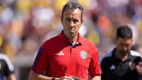 Fernando Batista pasó la escoba en la Sele.