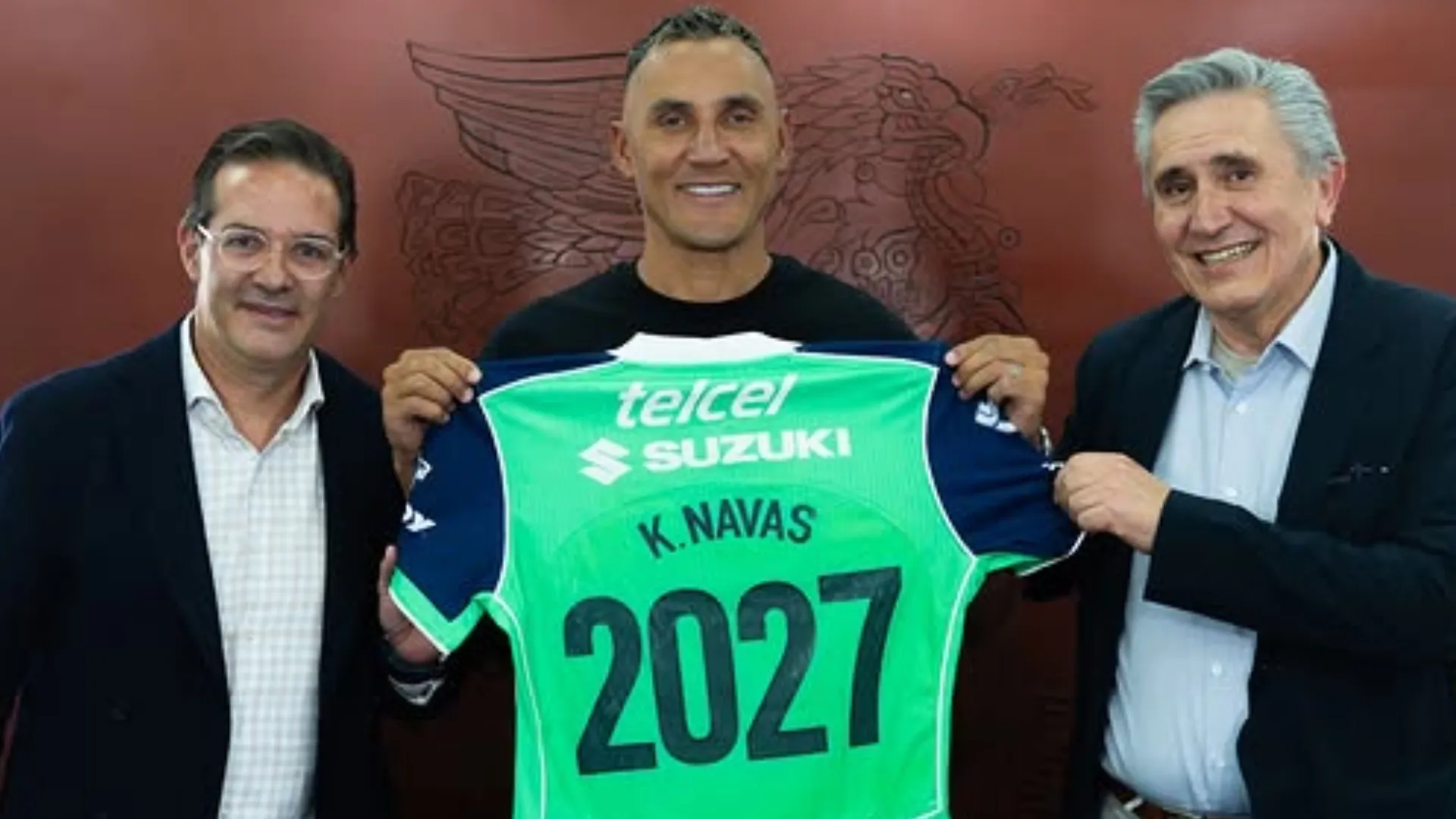 Keylor Navas se queda en Pumas.