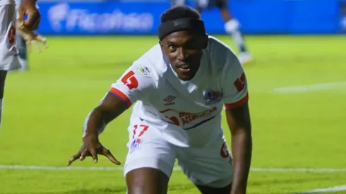 Alberth Elis celebrando una anotación durante su paso con Olimpia en 2025. Foto: COD Olimpia.