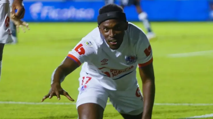 Alberth Elis celebrando una anotación durante su paso con Olimpia en 2025. Foto: COD Olimpia.