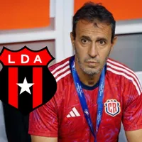 Bocha Batista hace un cambio y convoca a una figura de Alajuelense