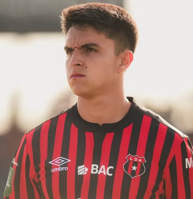 Van der Putten sufrió una ruptura de ligamento (LDA).