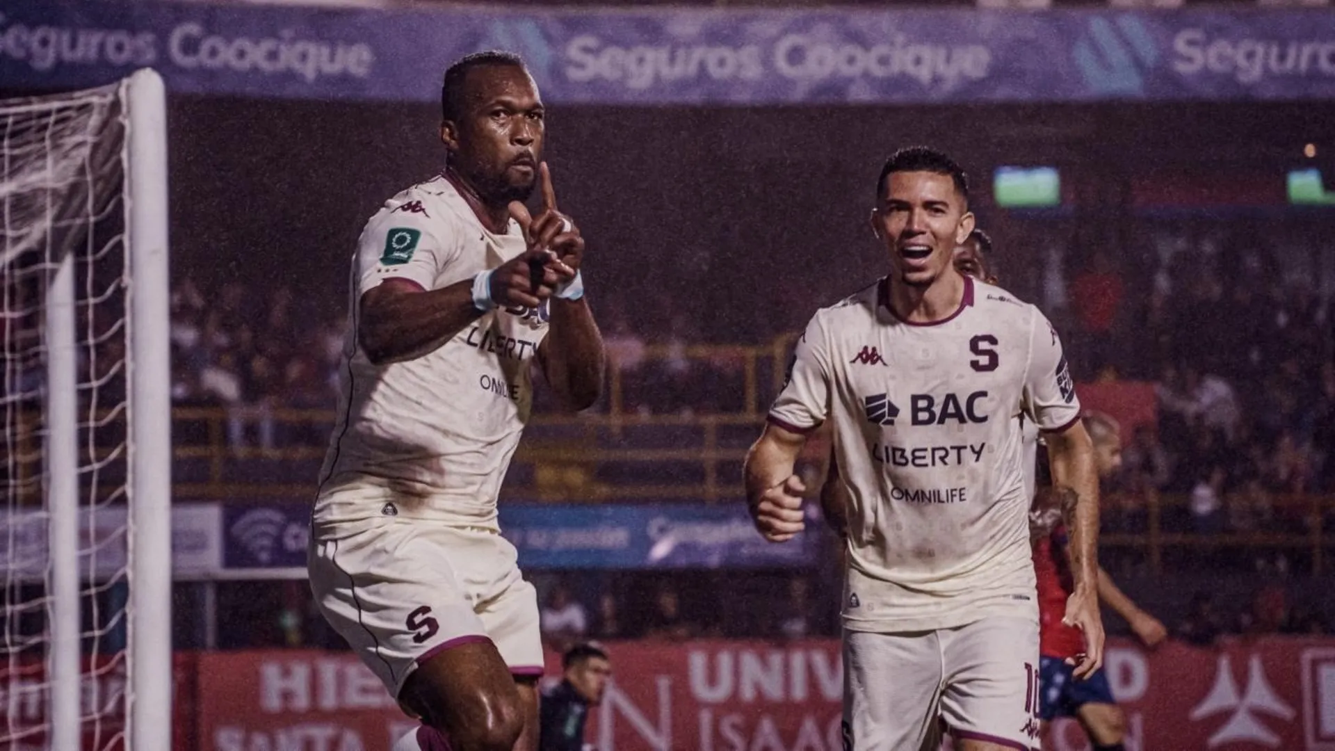 Kendall Waston entendió la decisión del nuevo DT de Costa Rica.