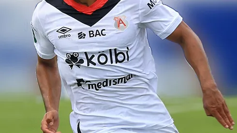 Aarón Suárez tiene que buscar un nuevo club.