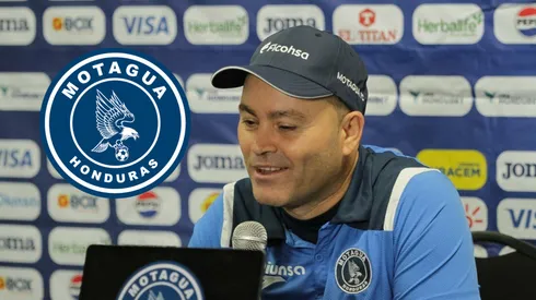 Javier López durante una conferencia tras un partido en Liga Nacional. Foto: La Prensa.