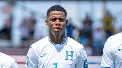 El defensor central Julián Martínez durante un juego con la camisa de la Selección de Honduras. Foto: FFH.