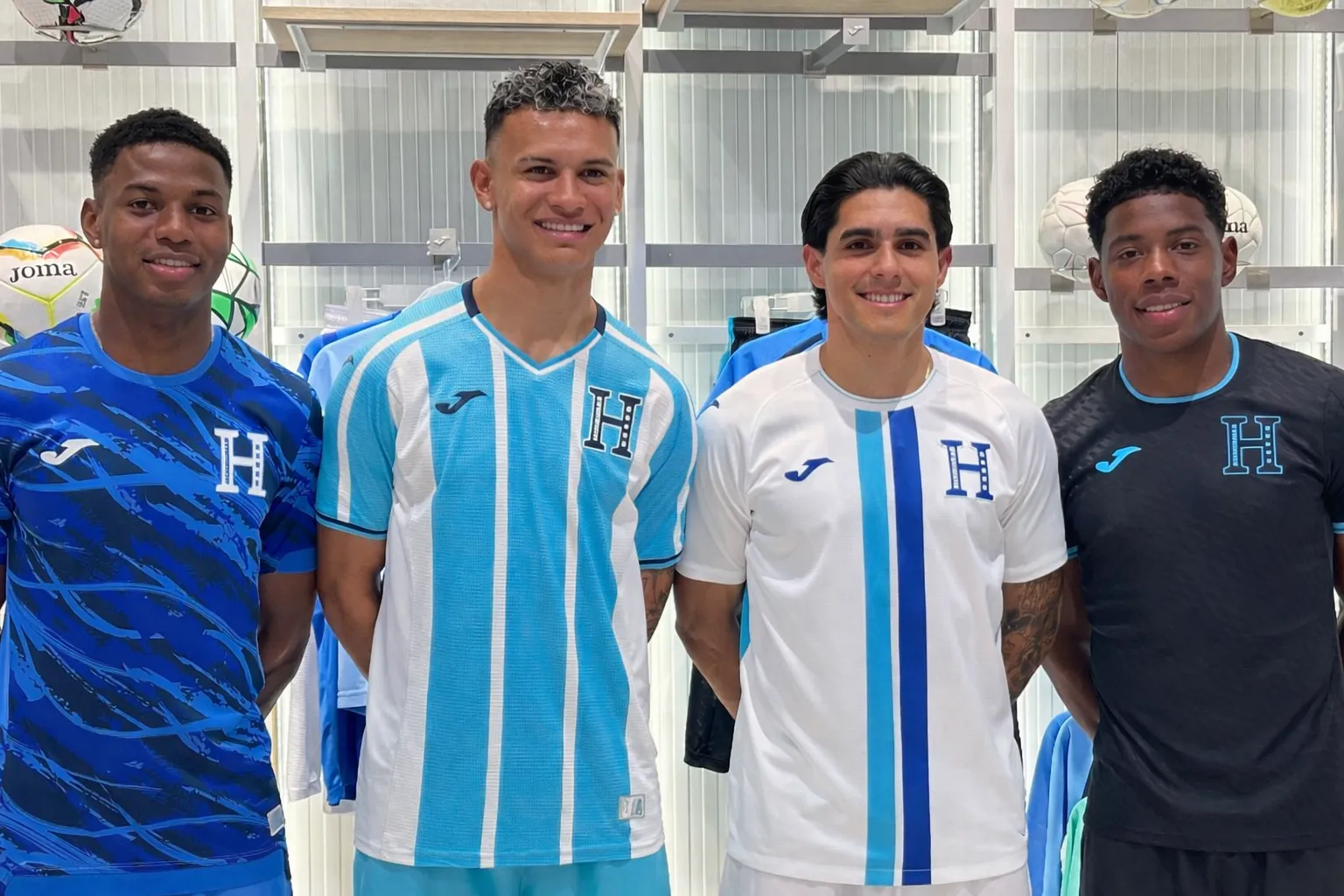 Estas son las cuatro camisetas que presentó la Selección de Honduras. Foto: Óscar Funes.