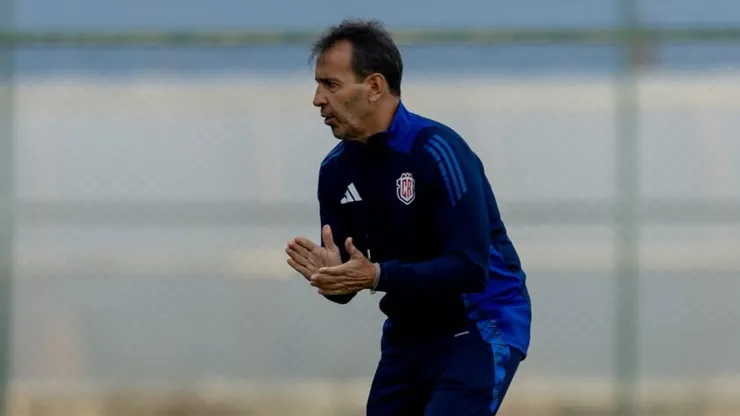Fernando Batista es muy exigente con sus nuevos dirigidos.