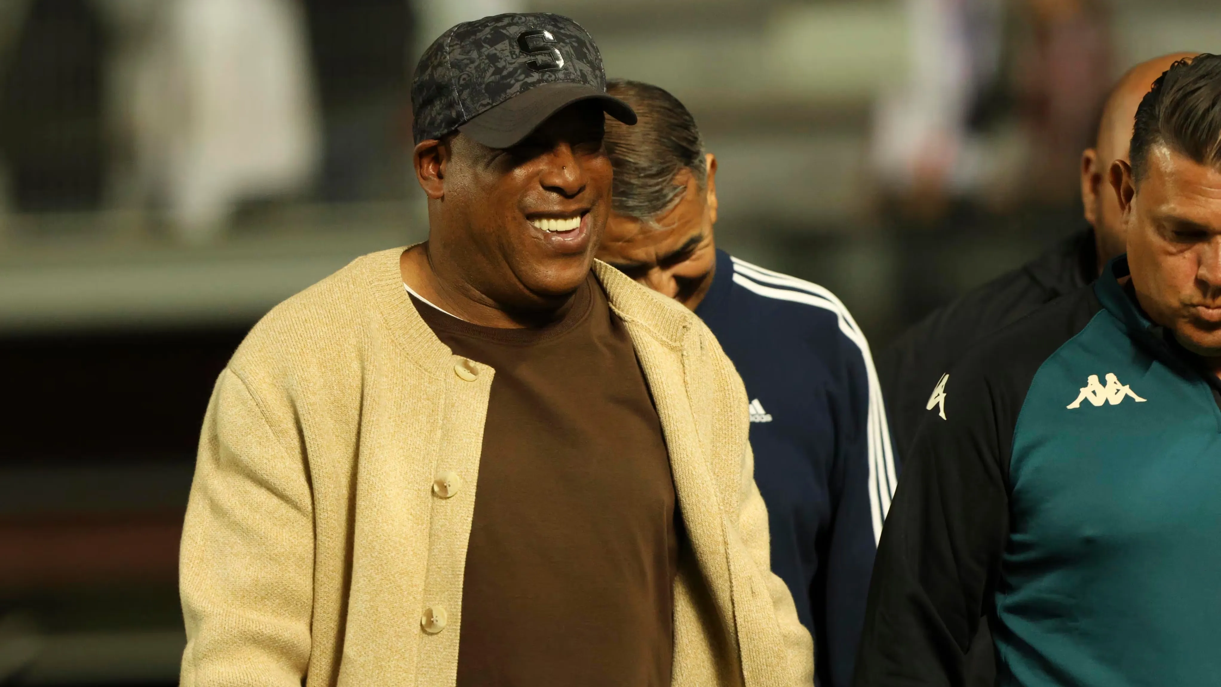 Hernán Medford recibe una gran noticia.