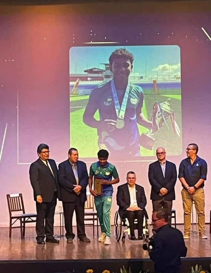 El premio fue entregado por el ICODER (Facebook).