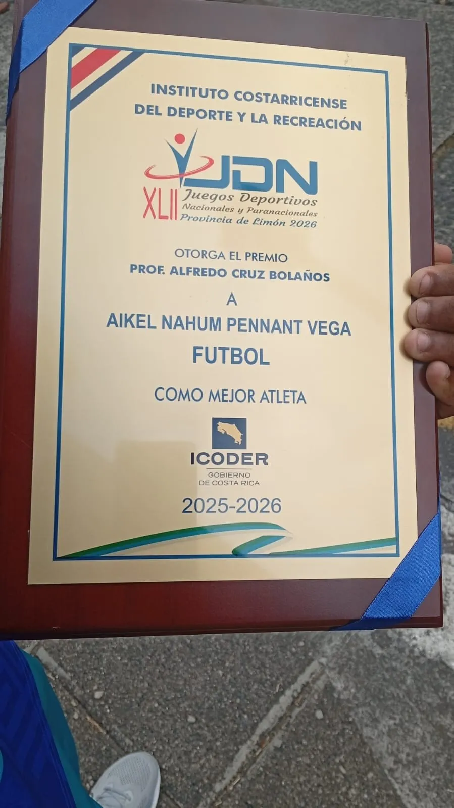 La placa otorgada a Aikel Pennant (Facebook).