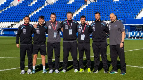 Así posó el cuerpo técnico de Honduras antes de enfrentar a Perú.