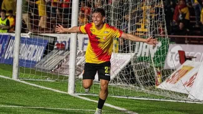 Aaron Murillo fue operado y estará tres meses sin jugar. (Foto: La Nación)