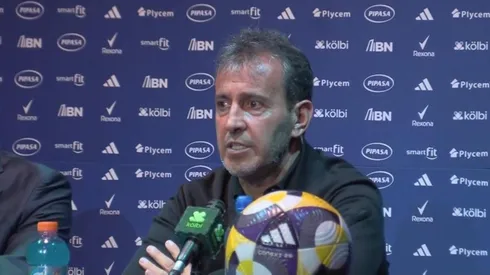 Fernando Batista recibe una buena noticia.