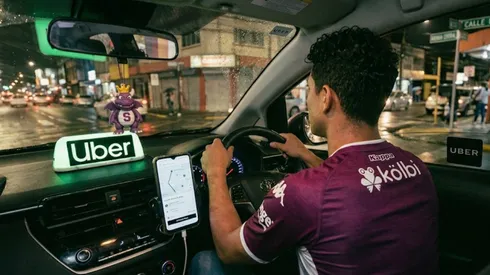 Ex Saprissa ahora trabaja de Uber.